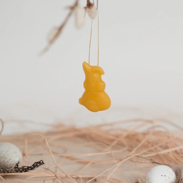 Anhaenger-Osterhase-Sitzend