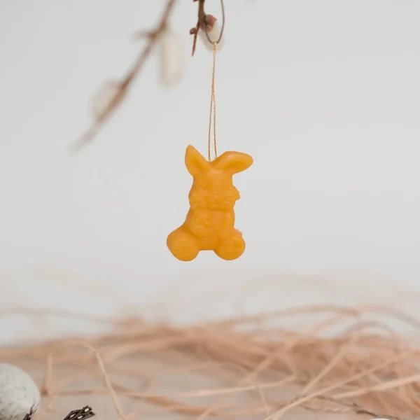 Anhaenger-Ostrehase-mit-Teddy