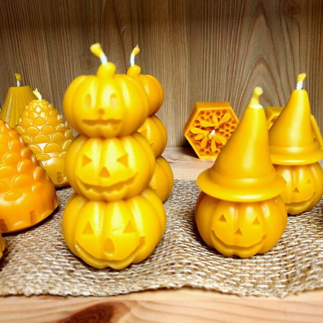 Langsam zieht der Herbst auch im Selbstbedienungsladen ein ...
🎃🎃🎃 hol dir unsere natürlichen Bienenwachskerzen im lustigen Herbst Design in dein Zuhause
#koglershonig #bienenwachskerzen #natürlich #regional #imkermitherz