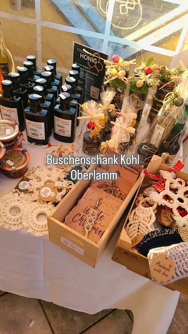 Heute sind wir beim Buschenschank Kohl in Oberlamm mit unserem Produktsortiment vertreten... 
Gerne vorbeikommen und schmökern...

#advent #koglershonig #nachhaltigkeit #regional #imker
